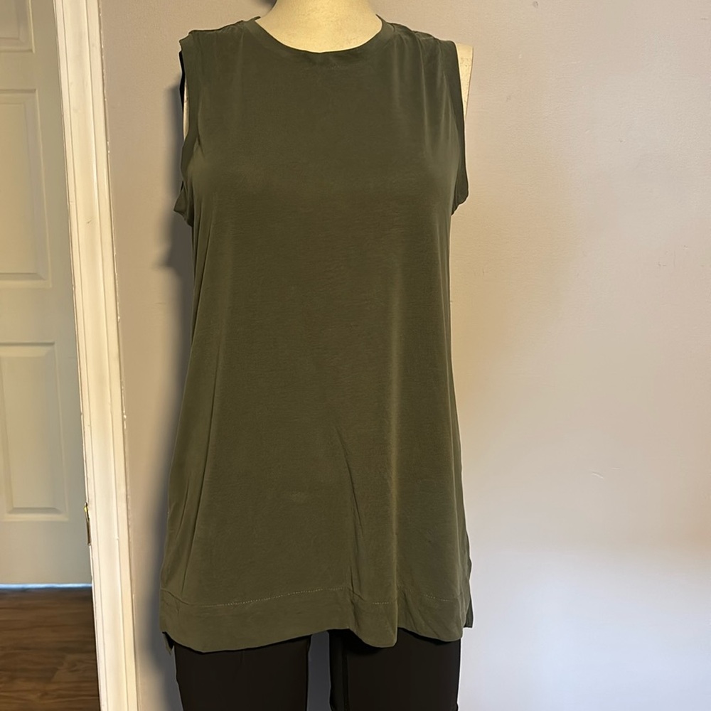 Green Sleeveless Banana Republic top. Size Small.
